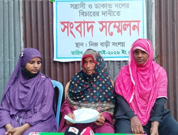 IMG-20260720-WA0006 কাপাসিয়ায় বসতবাড়িতে পরিকল্পিত ডাকাতি নগদ টাকা ও স্বর্ণালংকার লুট,বাধা দেয়ায় হামলা একজনকে পুলিশে সোপর্দ