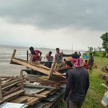 ব্রহ্মপুত্র কেড়ে নিচ্ছে শেষ আশ্রয়টুকুও