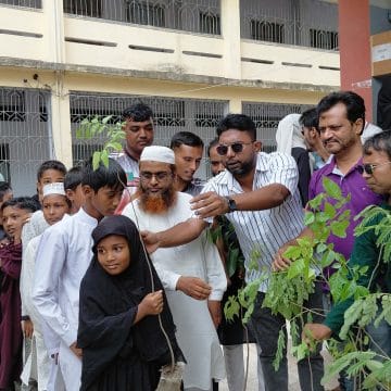 রাজশাহীতে যুবদলের উদ্যোগে বৃক্ষ রোপণ ও বিতরণ