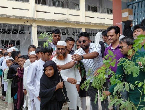 রাজশাহীতে যুবদলের উদ্যোগে বৃক্ষ রোপণ ও বিতরণ