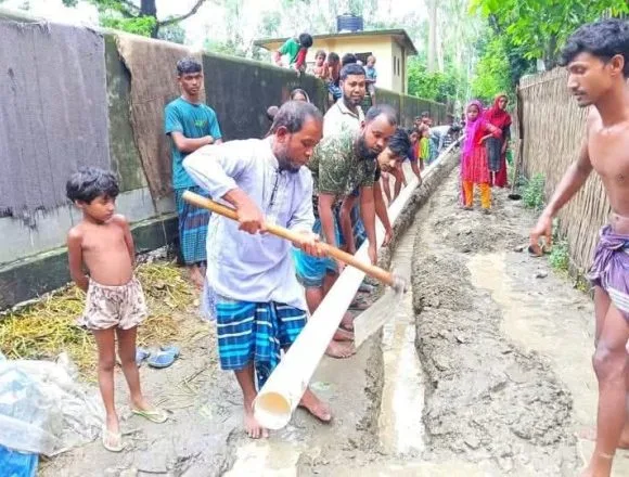 received_1658861928525047 গাইবান্ধায় জনস্বার্থে ঐক্যবদ্ধ উদ্যোগ: বাটিকামারী সরকারি প্রাথমিক বিদ্যালয়ের সামনের রাস্তা সংস্কারে এলাকাবাসীর স্বেচ্ছাশ্রম