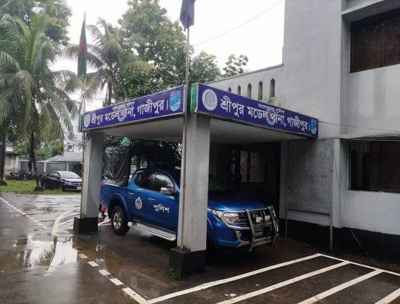 শ্রীপুরে পারিবারিক কলহের বলি স্ত্রী, শ্রীপুরে ছুরিকাঘাতে হত্যার পর স্বামী পলাতক