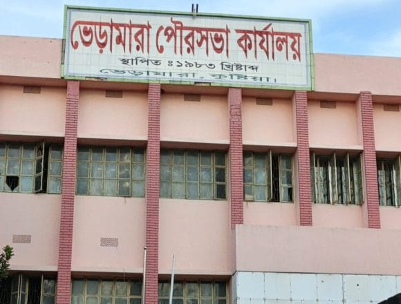 23377 শুধু নোটিশেই খালাস ভেড়ামারা পৌরসভা: নির্বিঘ্নে চলছে অবৈধ ভবন নির্মাণ