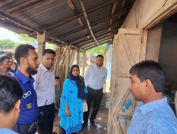 25298 ভেড়ামারায় অবৈধ সার ব্যবসার দায়ে ব্যবসায়ীকে জরিমানা