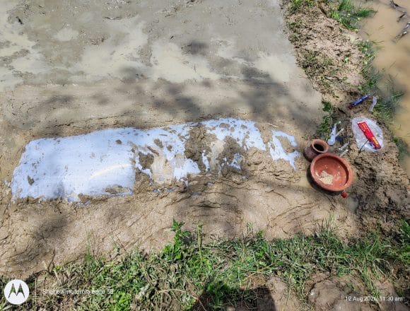 জমি বিরোধে ২০ ঘণ্টা বাধার পর বীর মুক্তিযোদ্ধা ফজলুল হকের ধানের জমিতেই মিলল আদিবাসী মেনোকার শেষ ঠিকানা