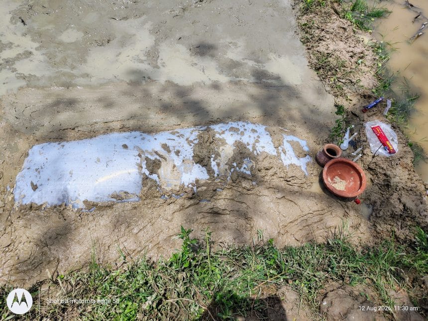 IMG_20260812_113013345_HDR_AE জমি বিরোধে ২০ ঘণ্টা বাধার পর বীর মুক্তিযোদ্ধা ফজলুল হকের ধানের জমিতেই মিলল আদিবাসী মেনোকার শেষ ঠিকানা