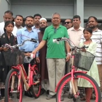শ্রীপুরে ক্ষুদ্র নৃ-গোষ্ঠীর শিক্ষার্থীদের মাঝে শিক্ষা বৃত্তি, সেলাই মেশিন ও বাইসাইকেল বিতরণ