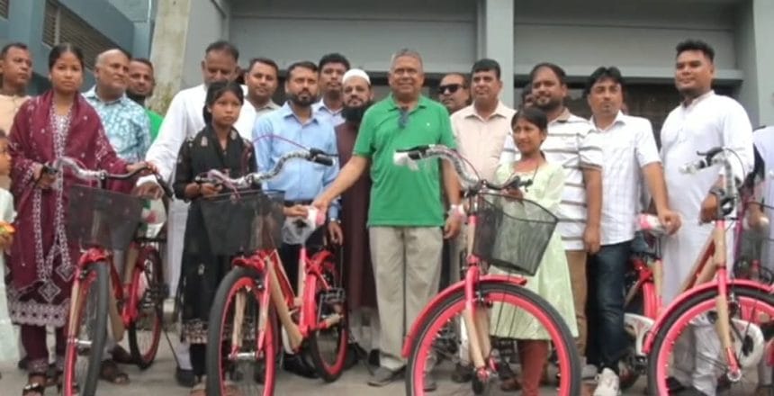 শ্রীপুরে ক্ষুদ্র নৃ-গোষ্ঠীর শিক্ষার্থীদের মাঝে শিক্ষা বৃত্তি, সেলাই মেশিন ও বাইসাইকেল বিতরণ