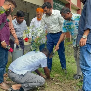 গাজীপুরে জেলা রিপোর্টার্স ফোরামের ৫ শতাধিক বৃক্ষরোপণ কর্মসূচির উদ্বোধন
