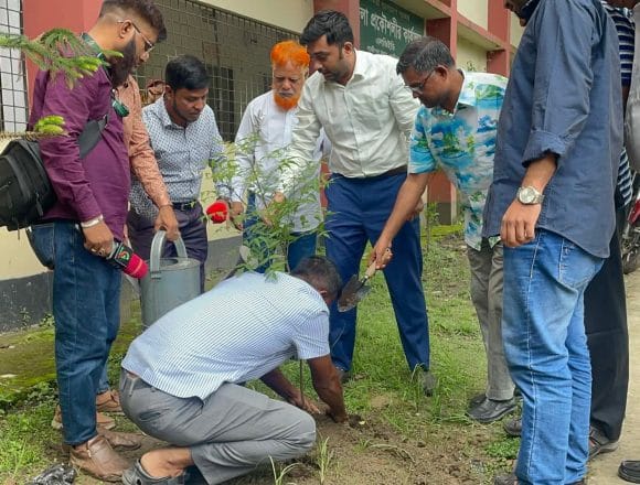 গাজীপুরে জেলা রিপোর্টার্স ফোরামের ৫ শতাধিক বৃক্ষরোপণ কর্মসূচির উদ্বোধন