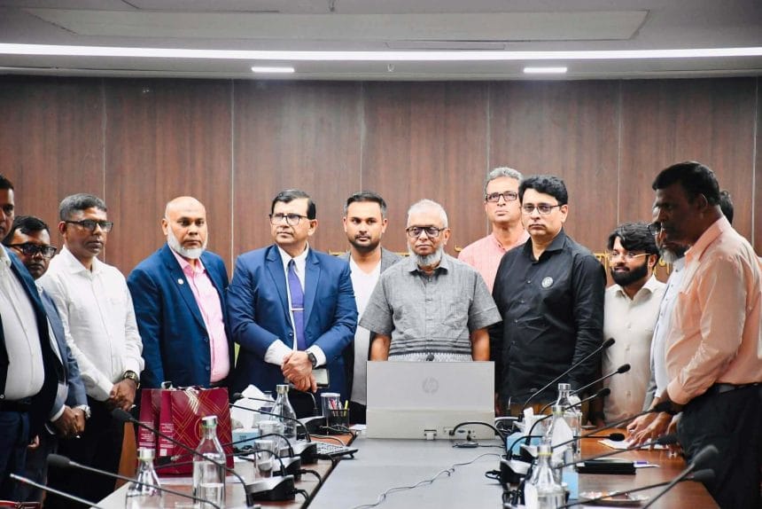 ভিসা জটিলতা নিরসন ও দেশে আটকে পড়া প্রবাসীদের দ্রুত ফেরানোর দাবি
