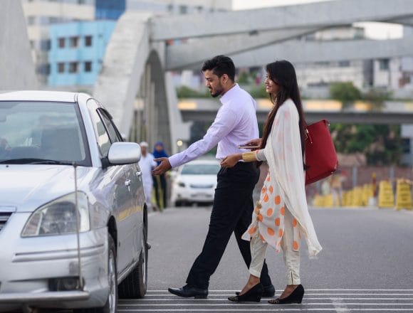 Uber picture বাংলাদেশে গাড়িচালকদের জন্য উবারের হাইব্রিড সাবস্ক্রিপশন চালু