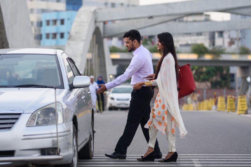 Uber picture বাংলাদেশে গাড়িচালকদের জন্য উবারের হাইব্রিড সাবস্ক্রিপশন চালু