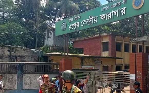 received_1082886397727913 রংপুরে চারজনকে হত্যা মামলায় গ্রেপ্তার দুই আসামির ডোপ টেস্টের জন্য নমুনা সংগ্রহ