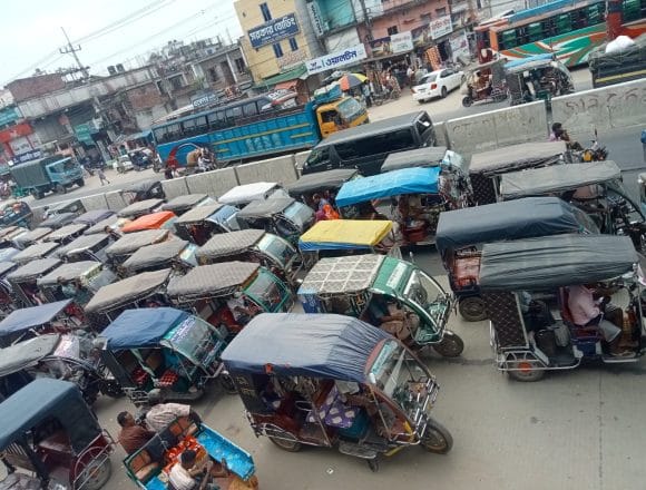 1000080647 যানজটে নাকাল বগুড়ার শেরপুরবাসী,দ্বায়িত্বে অবহেলা ট্রাফিক পুলিশের