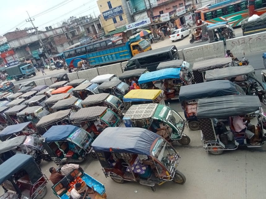 যানজটে নাকাল বগুড়ার শেরপুরবাসী,দ্বায়িত্বে অবহেলা ট্রাফিক পুলিশের