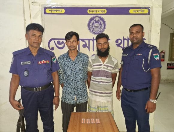 27232 ভেড়ামারায় ৪০ পিস ট্যাপেন্টাডল ট্যাবলেটসহ দুই মাদক ব্যবসায়ী গ্রেফতার