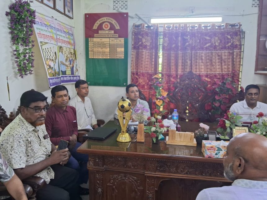 29922 ভেড়ামারার চাঁদগ্রাম ইউনিয়নে গ্রাম আদালতের কার্যক্রম পরিদর্শন করলেন ইউএনও আমিরুল আরাফাত