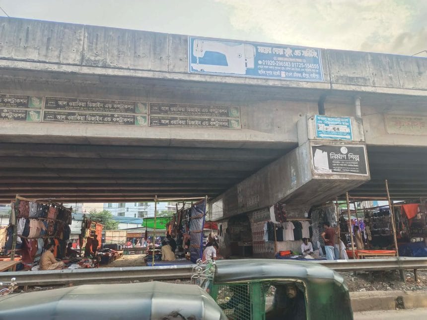 মাওনা চৌরাস্তা উড়ালসেতুর নিচে অনিরাপদ দখলের উৎসব- ভয়াবহ দুর্ঘটনার ঝুঁকিতে মাওনা চৌরাস্তা