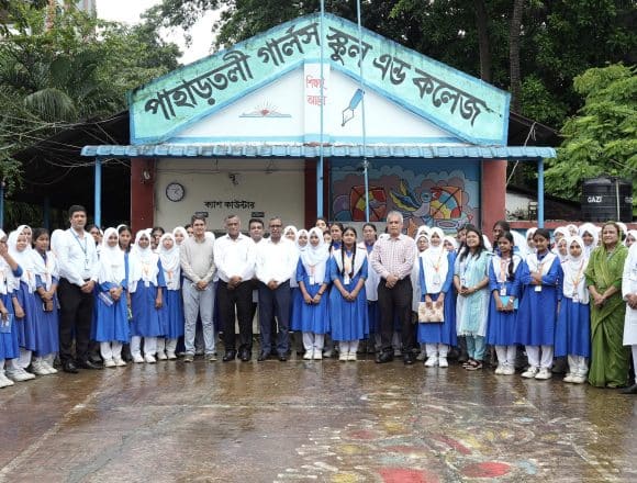 প্লাস্টিক বর্জ্য ব্যবস্থাপনায় সচেতনতা বাড়াতে শিক্ষার্থীদের সম্পৃক্ত করছে ইউনিলিভার বাংলাদেশ
