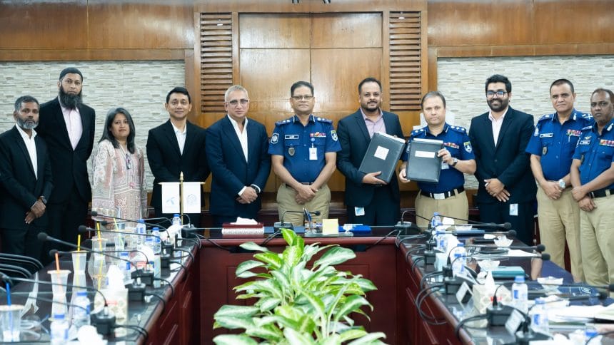 দশ বছরের কৌশলগত পার্টনারশিপ করলো গ্রামীণফোন ও বাংলাদেশ পুলিশ