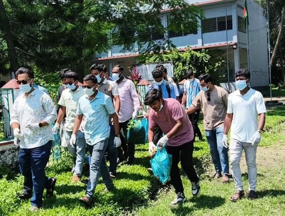 received_2792314011165354 ডেঙ্গু প্রতিরোধে রহনপুর ইউসুফ আলী সরকারি কলেজ ছাত্রদলের পরিষ্কার-পরিচ্ছন্নতা কর্মসূচি