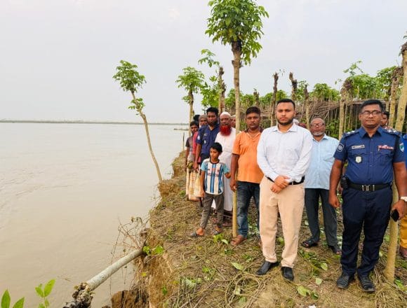‎ভেড়ামারা আড়কান্দিতে পদ্মা নদীর তীব্র ভাঙন: ২৫ হেক্টর কৃষিজমি ও শতবিঘা পানের বরজ নদীগর্ভে বিলীন