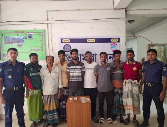 ‎ভেড়ামারায় চায়ের দোকানে জুয়ার আসর, টাকাসহ ৮ জুয়াড়ি গ্রেফতার
