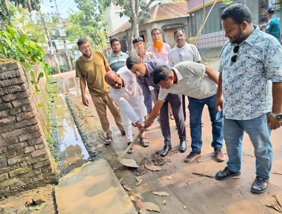 35697 ভেড়ামারার নওদাপাড়ায় জলাবদ্ধতা নিরসনে ড্রেন নির্মাণকাজের উদ্বোধন