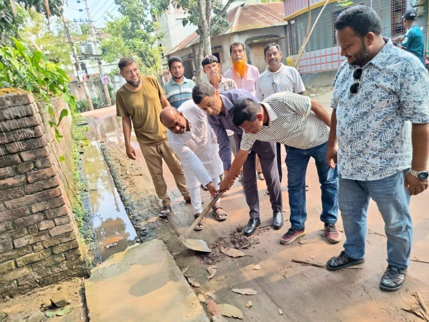 35697 ভেড়ামারার নওদাপাড়ায় জলাবদ্ধতা নিরসনে ড্রেন নির্মাণকাজের উদ্বোধন