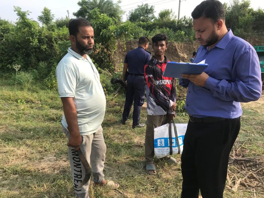 35942 ভেড়ামারায় বিদ্যুৎ সঞ্চালন কেন্দ্রের পাশে মাটি উত্তোলন, ৫০ হাজার টাকা জরিমানা