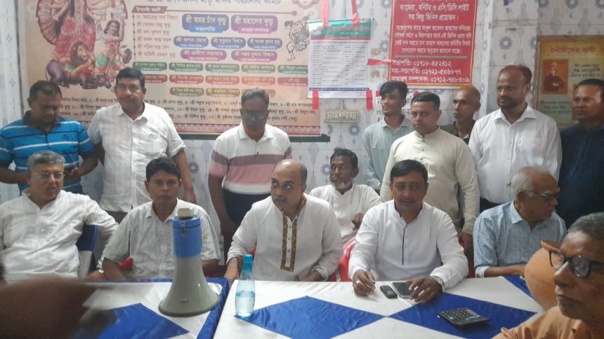 36186 ভেড়ামারায় শারদীয় দুর্গোৎসবের মহানবমীতে মাতৃমন্দির পরিদর্শনে ব্যারিস্টার রাগীব রউফ চৌধুরী