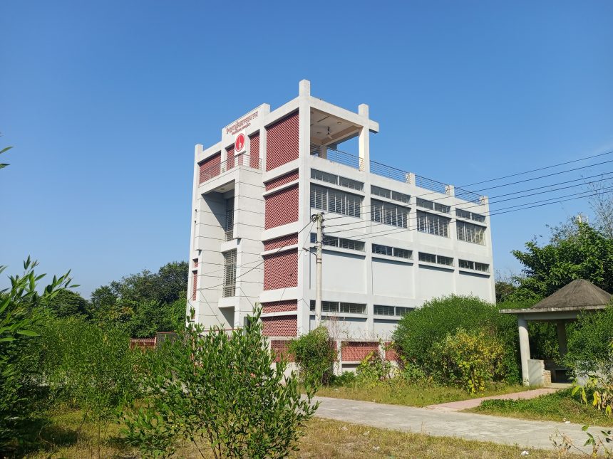 ভেড়ামারায় অবহেলায় পড়ে আছে কোটি টাকা ব্যয়ে নির্মিত মুক্তিযোদ্ধা কমপ্লেক্স