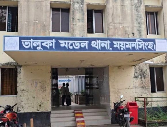 ভালুকায় ১৩ বছরের কিশোরী অন্তঃসত্ত্বা, ধর্ষণের অভিযোগে গ্রেপ্তার বাবা