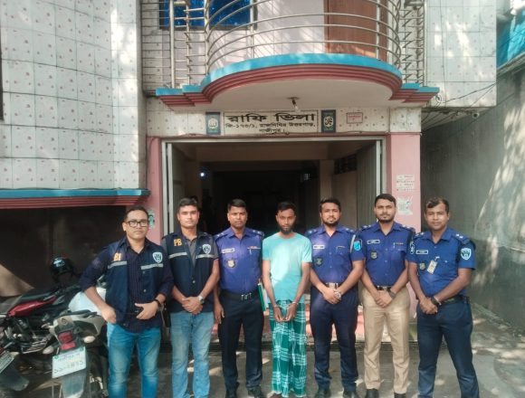 গাজীপুরে পাইকারী মার্কেটে আগুনে পুড়িয়ে দেওয়ার হুমকি: পিবিআই এর অভিযানে চাঁদাবাজ গ্রেফতার