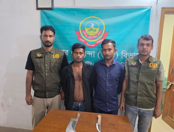 IMG-20261017-WA0019 গাজীপুরে ডিবি পুলিশের অভিযানে দেশীয় অস্ত্রসহ আটক ২