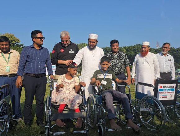 IMG-20261020-WA0041 কাপাসিয়ায় সালাউদ্দিন আইউবী এমপি’র প্রচেষ্টায় ৫০ জন অসহায় প্রতিবন্ধীর মাঝে হুইলচেয়ার বিতরণ