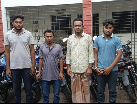 Messenger_creation_2380609222472157 রংপুর মেট্রোপলিটন কোতয়ালী থানা পুলিশ ৯টি চোরাই মোটরসাইকেলসহ ৪ জনকে গ্রেফতার