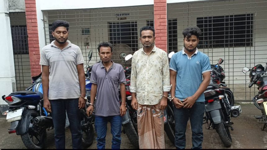 Messenger_creation_2380609222472157 রংপুর মেট্রোপলিটন কোতয়ালী থানা পুলিশ ৯টি চোরাই মোটরসাইকেলসহ ৪ জনকে গ্রেফতার