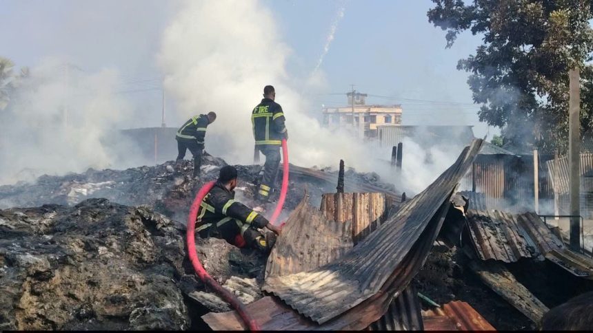 শ্রীপুরে গভীর রাতে আগুনে পুড়েছে মসজিদ, বেশ কয়েকটি দোকানপাট, ঝুট গুদাম, তুলা গুদামসহ ১৮ দোকান