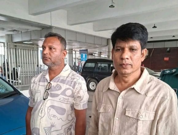 received_1086619444339159 শাহজালাল বিমানবন্দরে পুলিশের থাবা- কক্সবাজার থেকে ফিরে গ্রেপ্তার স্বেচ্ছাসেবক লীগ নেতা জর্জ ও জাহাঙ্গীর